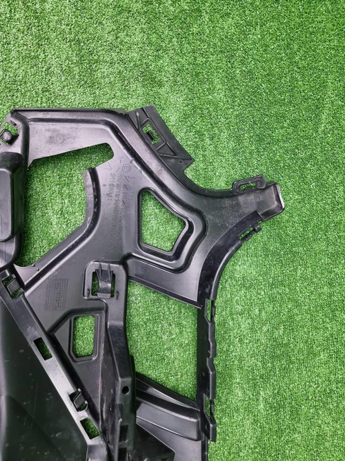 Кронштейн ПТФ правый BMW X1 F48 (2019-2022)