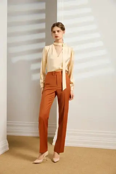 Брюки с блузкой