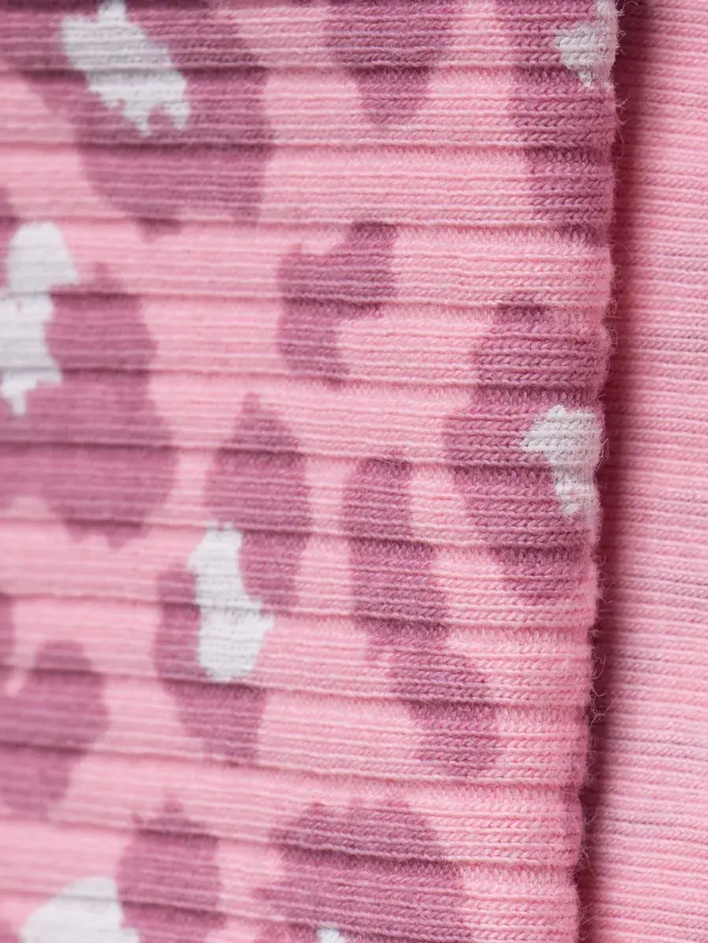 Розовый костюм для девочки на весну