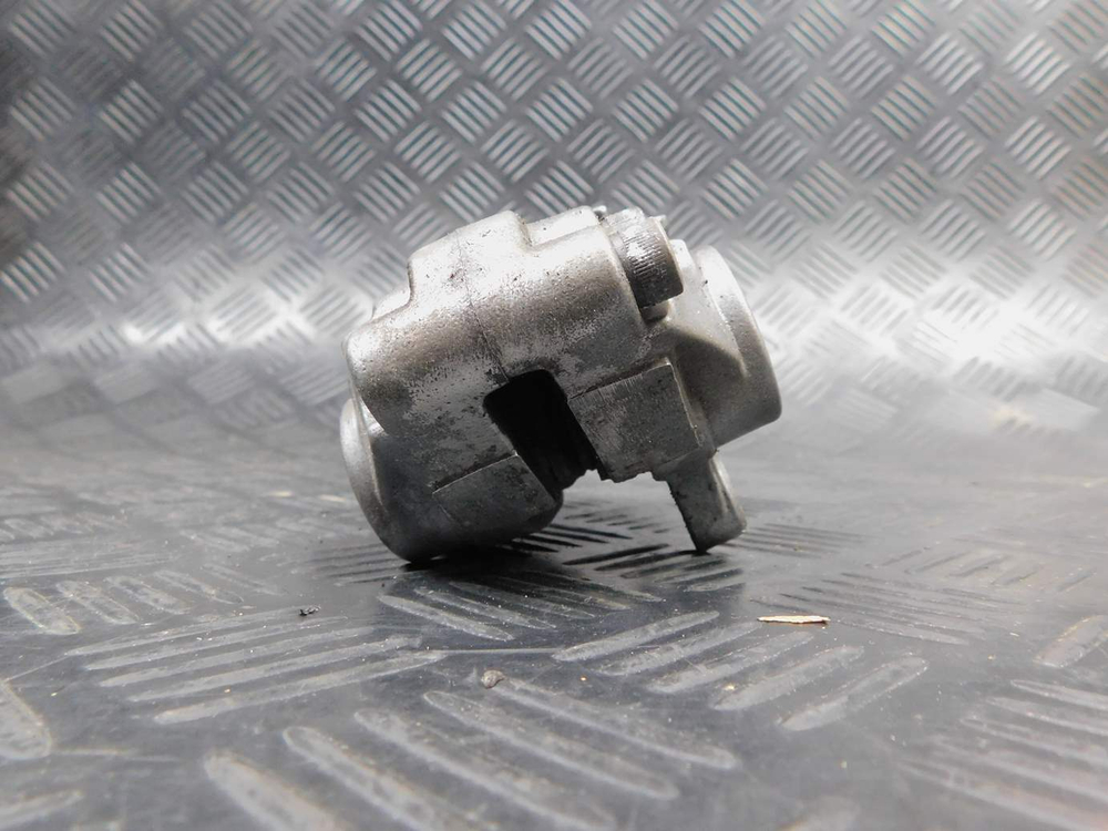 Суппорт передний правый Kawasaki ZZR 400 98 053123