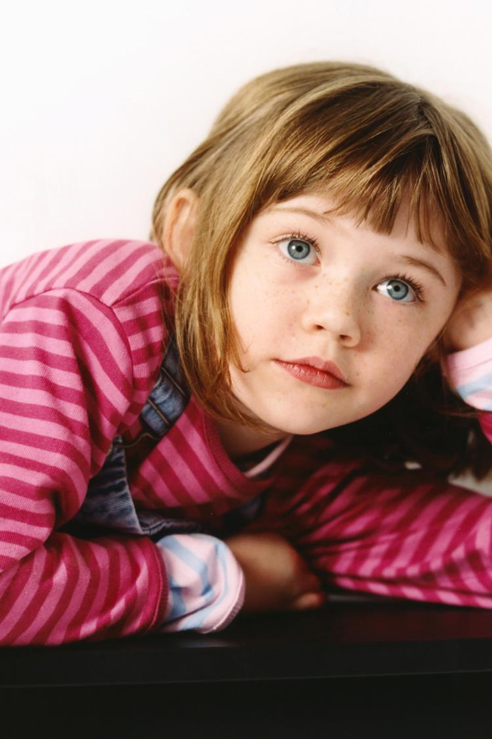 ZARA ФУТБОЛКА В ПОЛОСКУ С ВЫШИТЫМ СЕРДЦЕМ, ЦВЕТ ФУКСИИ