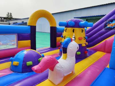 Коммерческий надувной батут "Комиксы" 7,5*5,5*3,15 м