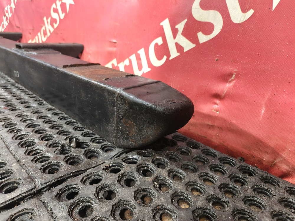 Усилитель переднего бампера