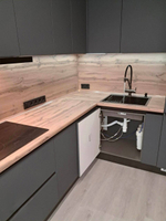 Угловая кухня с профилем Gola и матовыми фасадами в ПВХ пленке