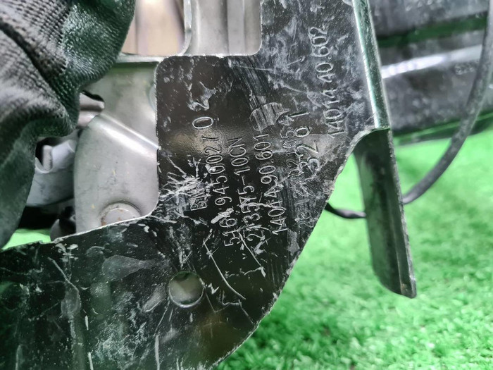 Кронштейн фары левый BMW 3er G20 (2018-н.в.)