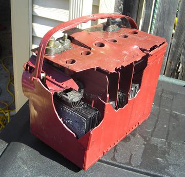 Последствия перезарядки автомобильного аккумулятора от зарядного устройства...