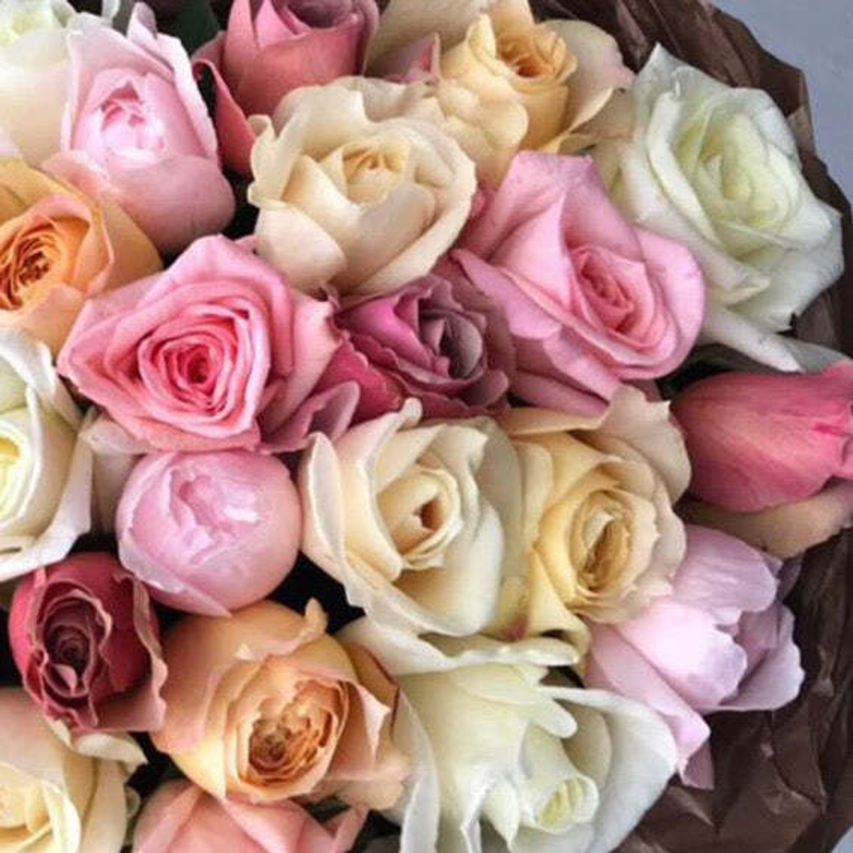 Карамельный микс — букет ароматных, пионовидных, романтических и интерьерных роз