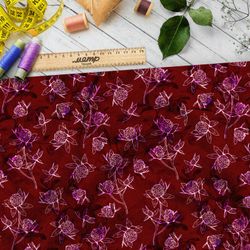 Ткань атлас эскиз белого клевера на бордовом фоне