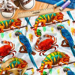 Ткань муслин яркие попугаи, крабы и хамелеоны