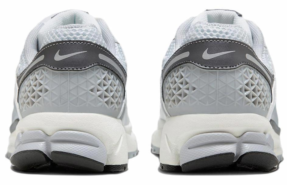 Кроссовки Nike Air Zoom Vomero 5 (Женская размерная сетка)