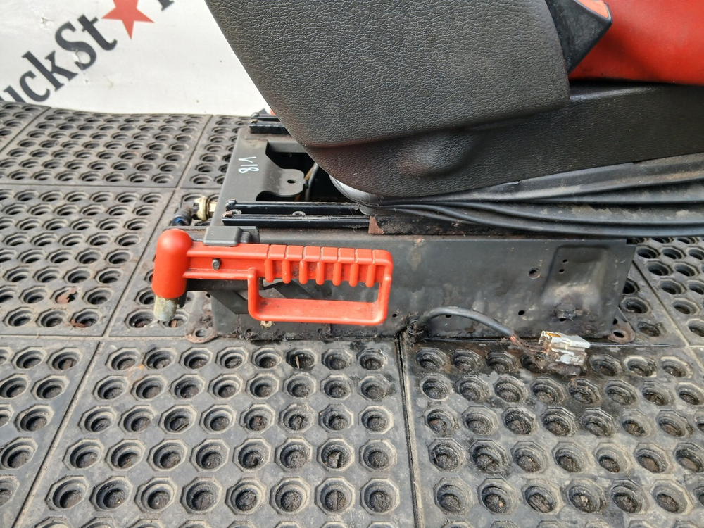 Комплект сидений пневматических 2017г