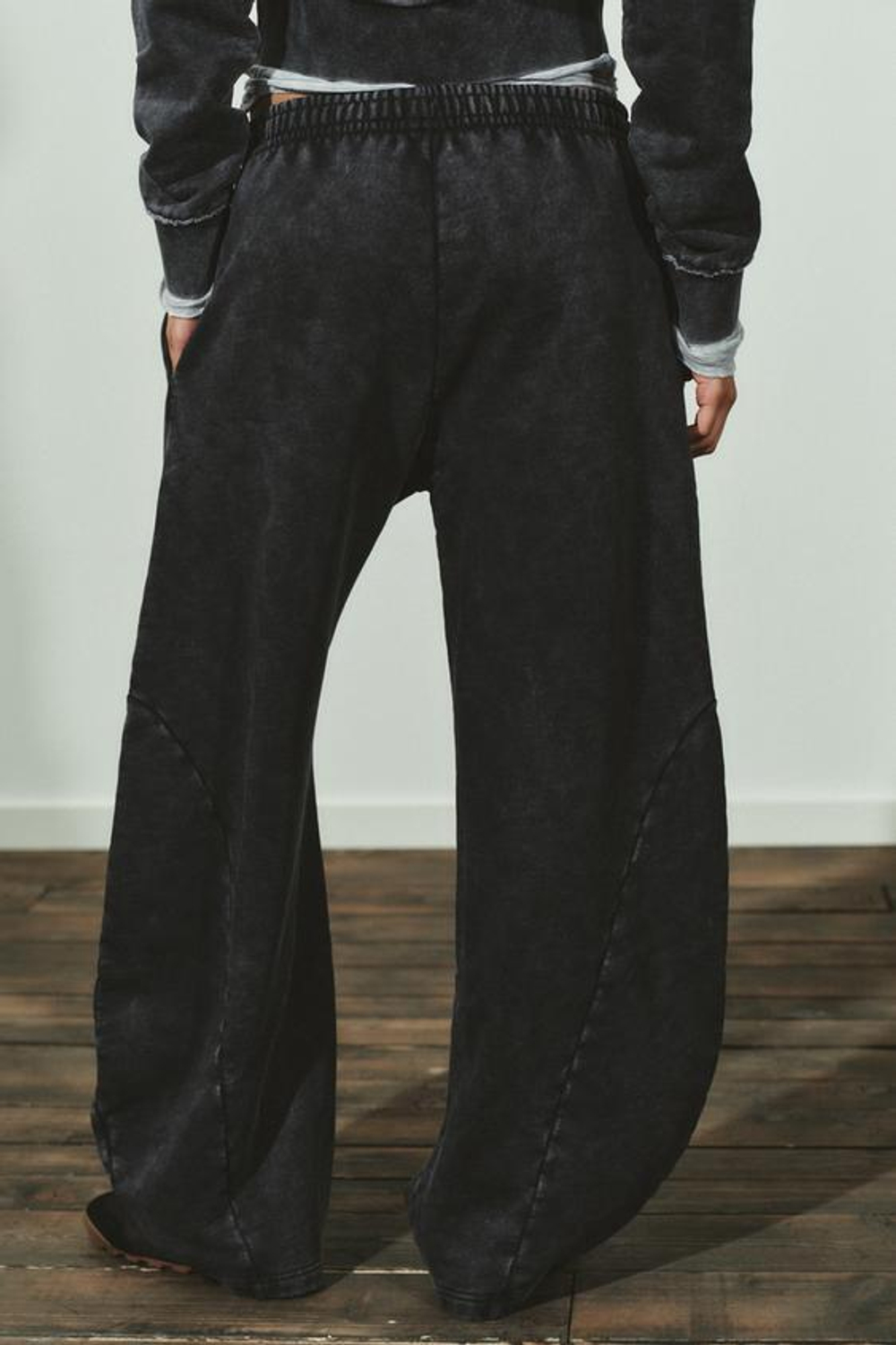 ZARA БРЮКИ CARROT С ЭФФЕКТОМ ПОТЕРТОСТИ, АНТРАЦИТОВО-СЕРЫЙ