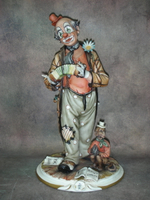 Статуэтка. Фарфор. Клоун с гармонью и обезьяной. Capodimonte. Италия