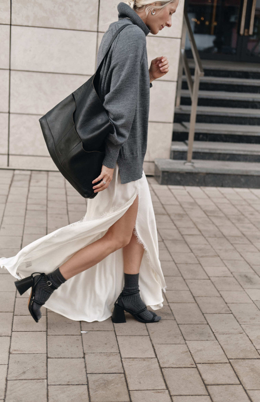 Юбка с разрезом и кружевом