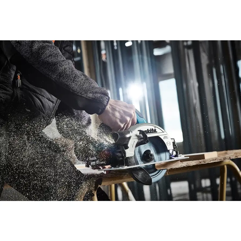 Аккумуляторная дисковая пила Makita DHS660Z