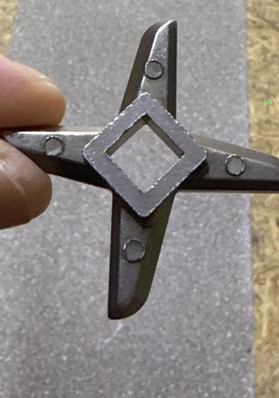 Нож для мясорубки серповидный