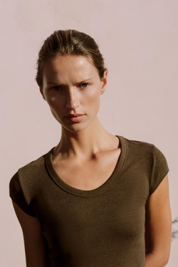 ZARA ФУТБОЛКА С ШИРОКИМ ВЫРЕЗОМ, КОРИЧНЕВЫЙ