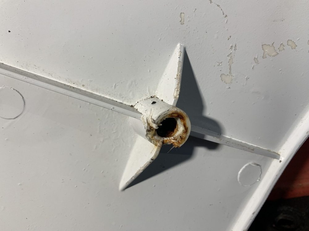 Спойлер кабины верхний левый 2023г.