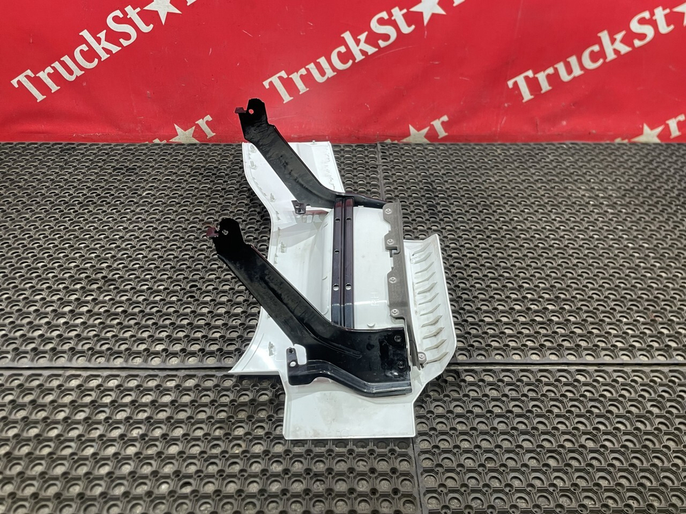 Корпус подножки правый 2023г.