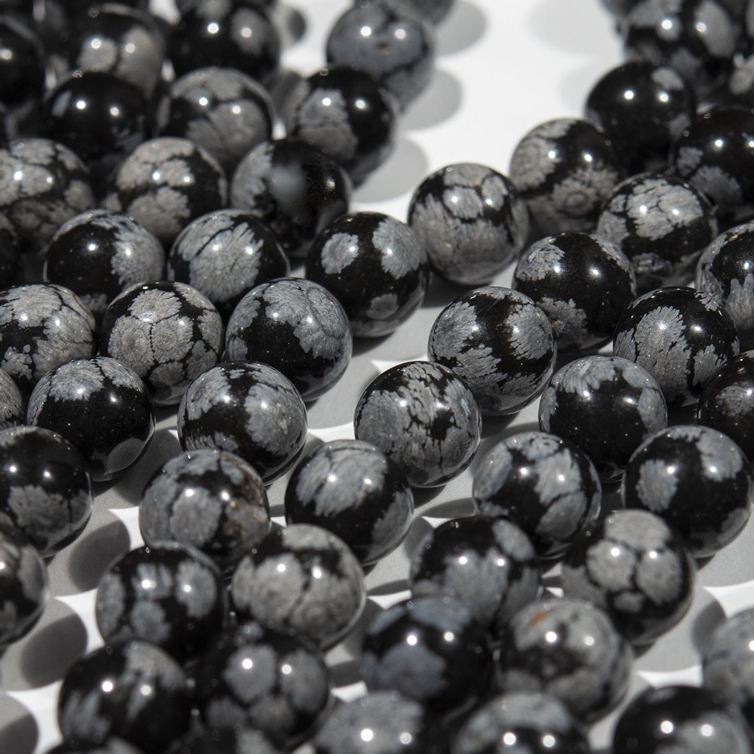 Снежный обсидиан натуральный, категория A, бусины в форме шара 10,6мм
