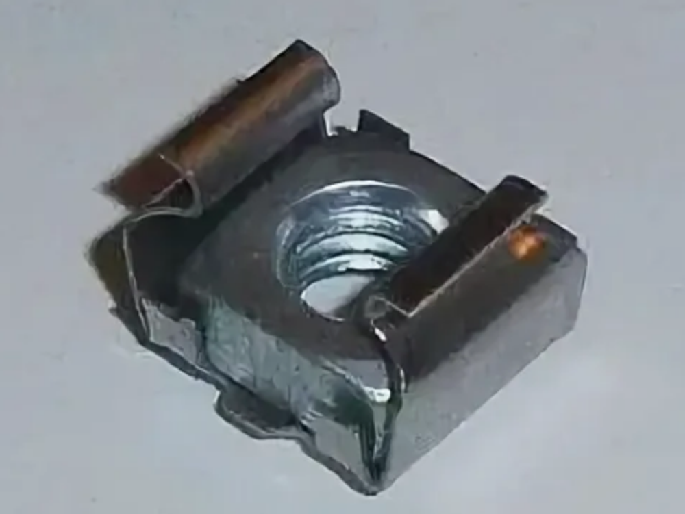 Гайка  6 держатель с усиками КАМАЗ