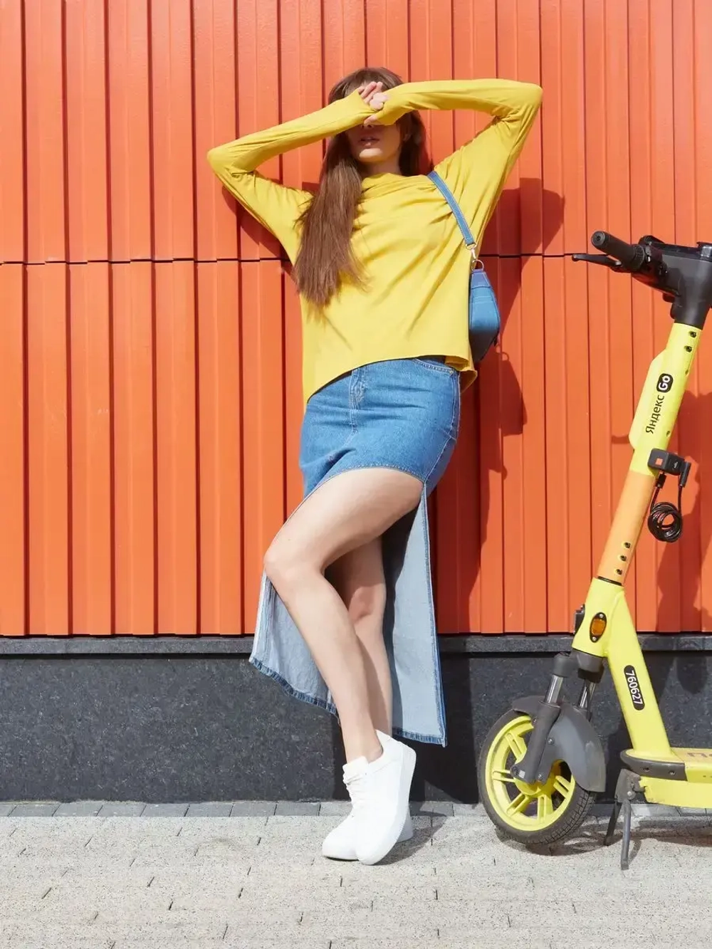 Лонгслив оверсайз с вырезом лодочка