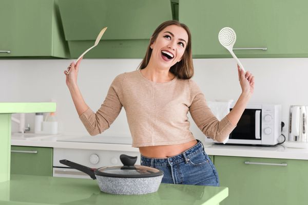 У кого лучше всего приобрести готовый кухонный гарнитур в Иркутске: Лемана ПРО (Леруа Мерлен), HOFF, WildBerries, Ozon или Stolplit?