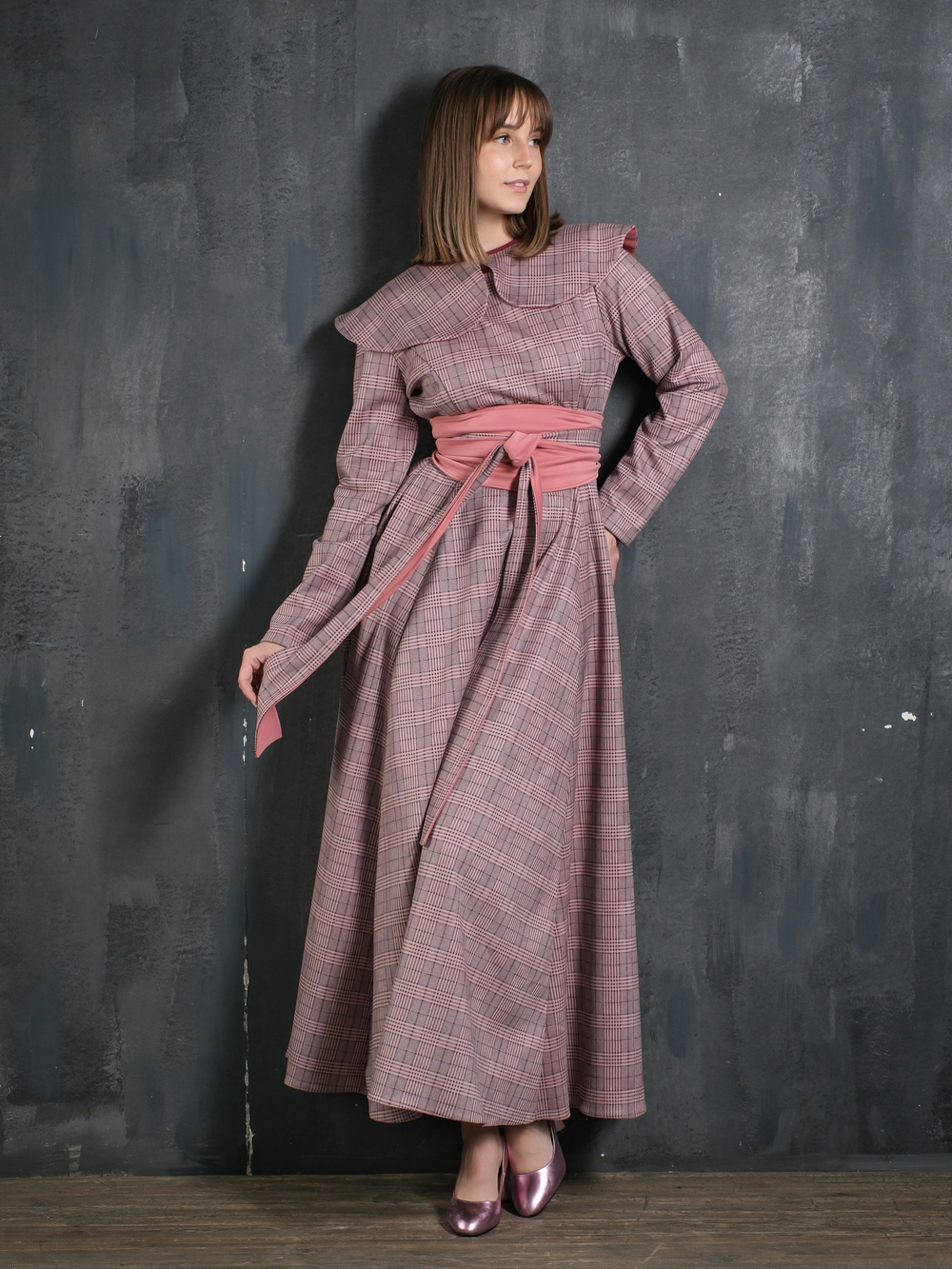 Платье с кушаком /персик клетка