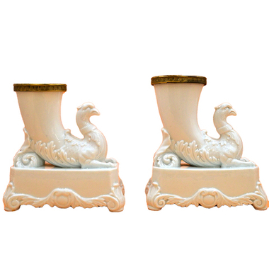 Пара фарфоровых ваз в форме ритона на постаменте. Фарфор, бронза. Франция. XIX в.