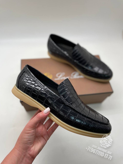 Лоферы Loro Piana из кожи крокодила