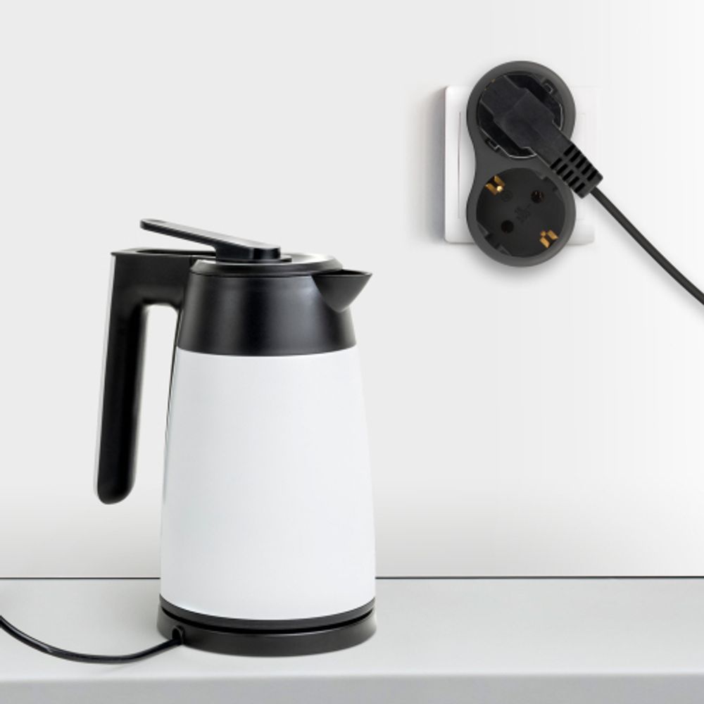 Разветвитель электрический ЭРА SPx-2e-B на 2 розетки с заземлением 16А черный | Тройники