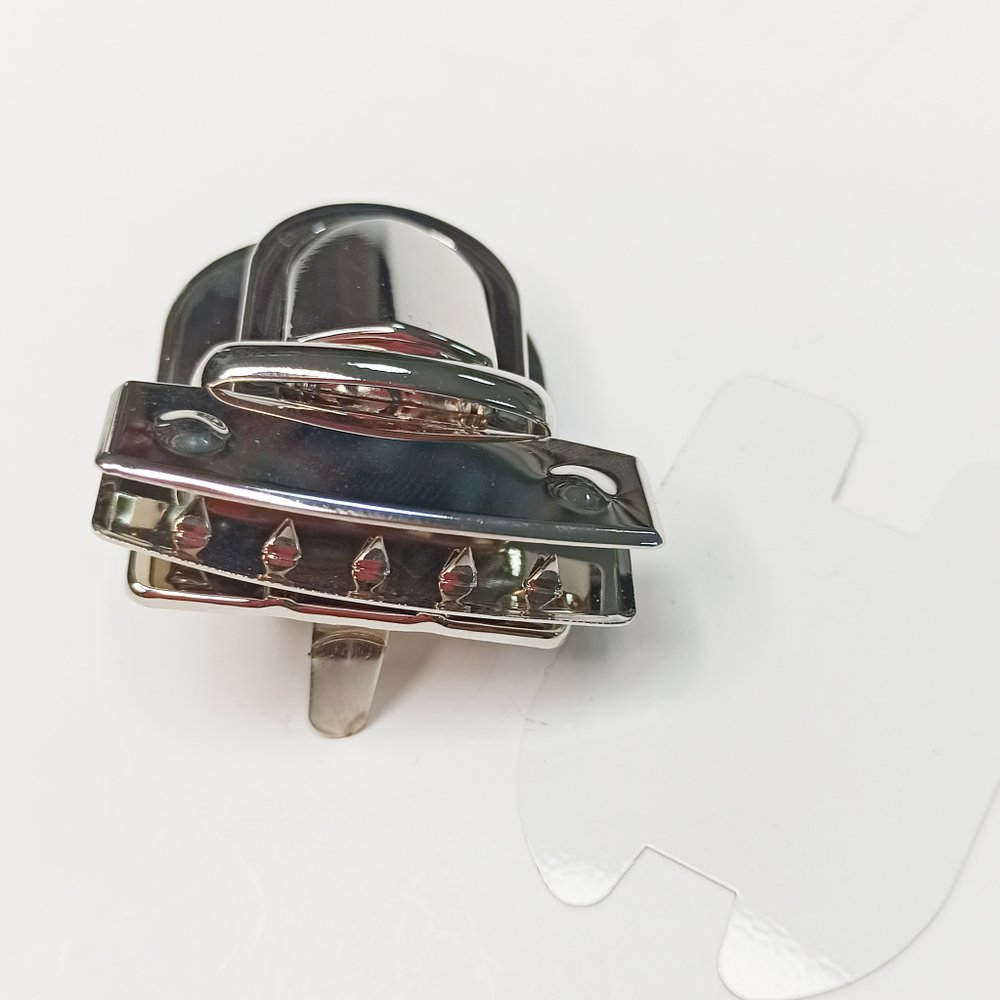 Замок-защелка на зажимах 42*50 Серебро