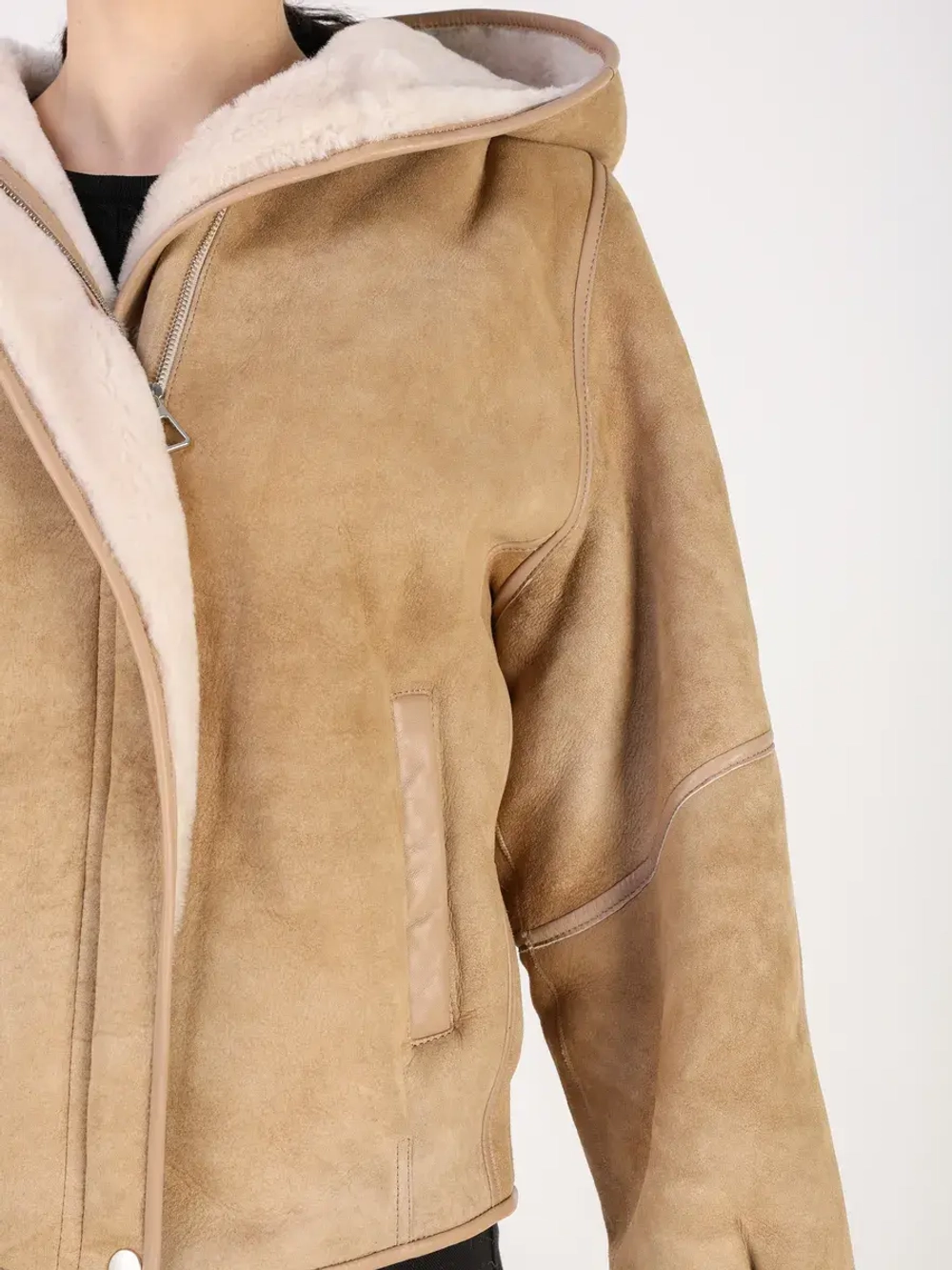 Дубленка зимняя натуральная короткая куртка с капюшоном