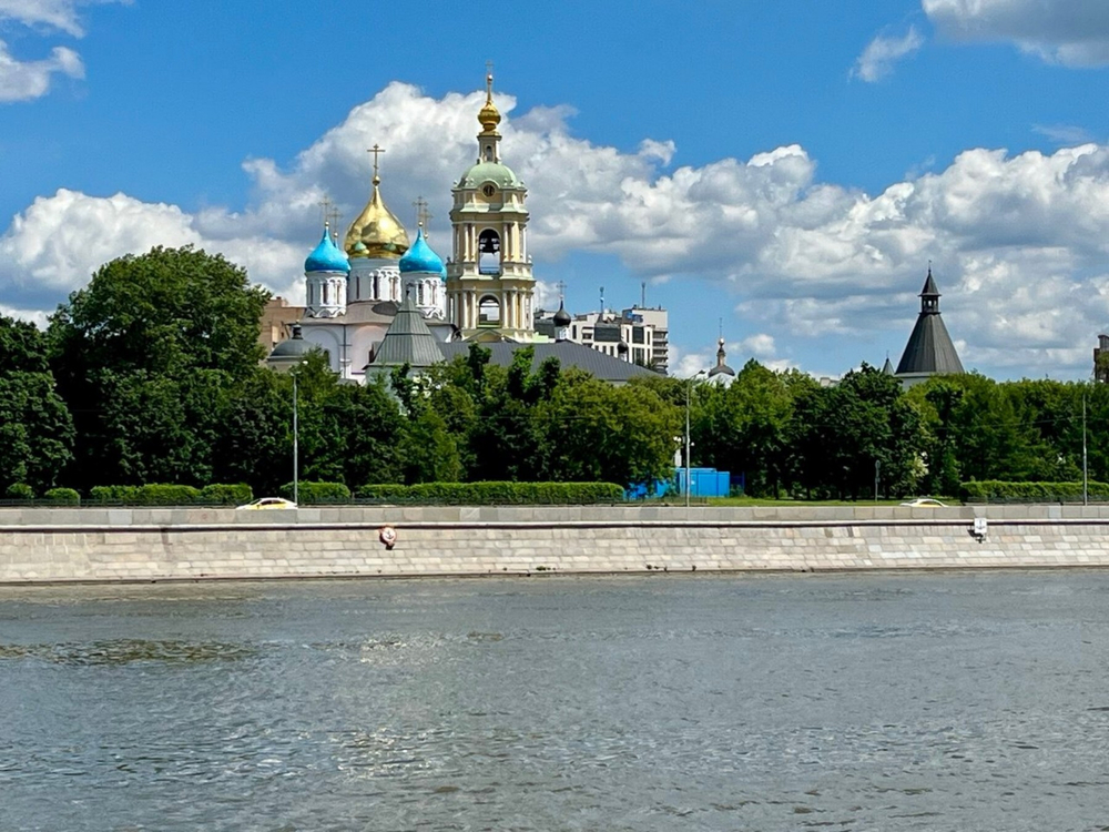 «Берега силы: святыни и заводы у воды» - круглогодичная водно - пешеходная экскурсия на электросудне.