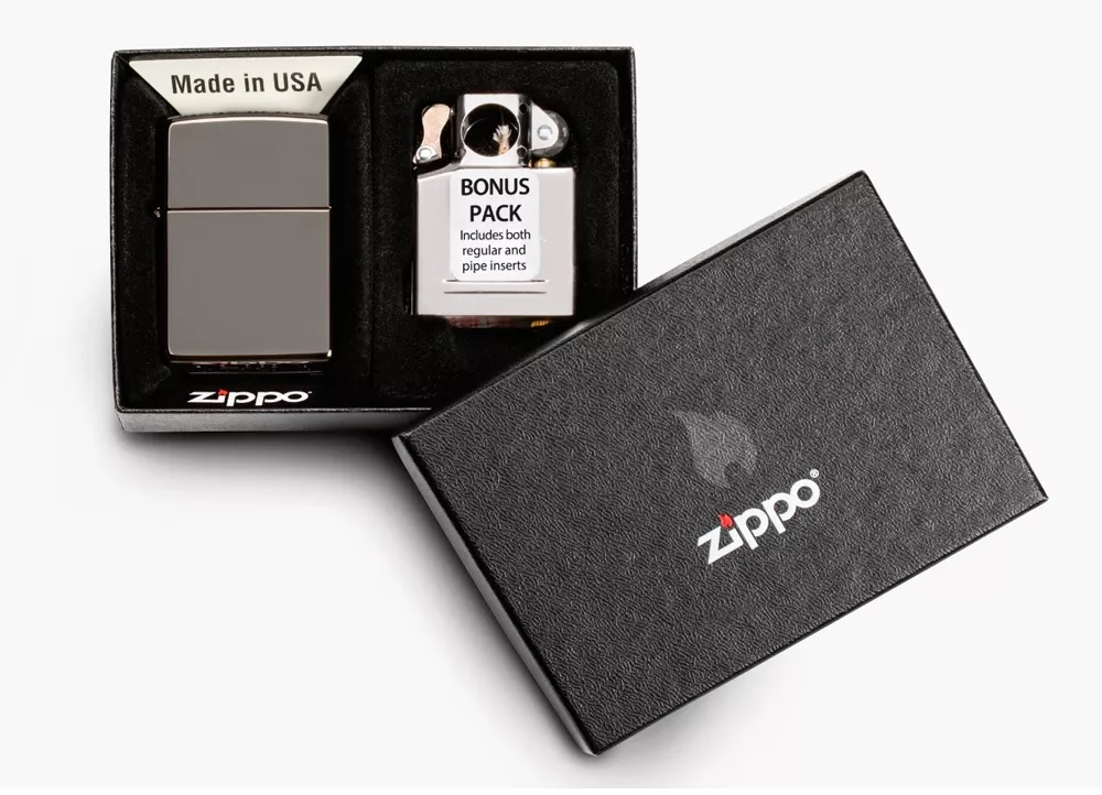 Подарочный набор: зажигалка Black Ice® и вставной блок для трубок ZIPPO 29789