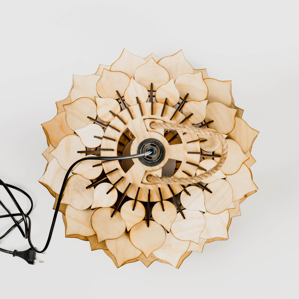 Подвесной светильник из фанеры в стиле лофт