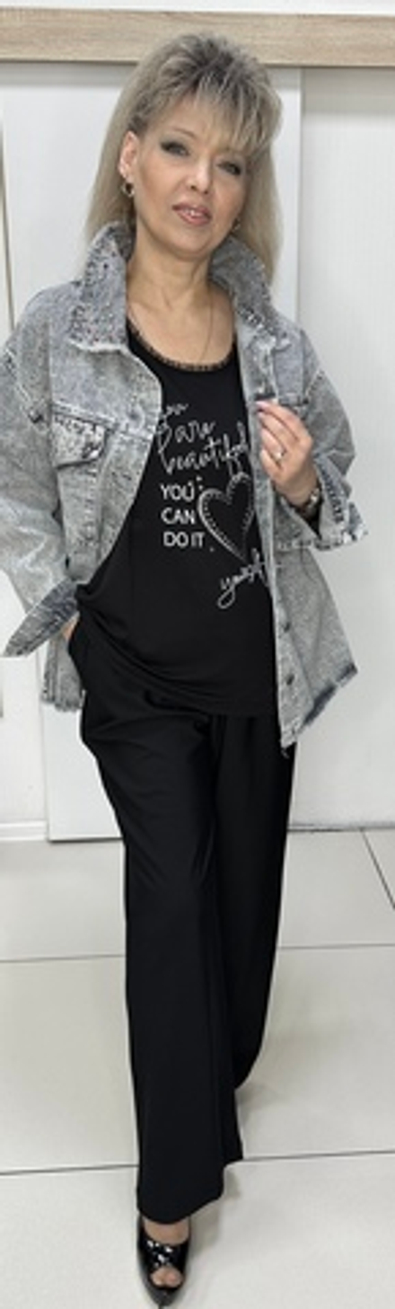 Жакет-бомбер с цветными камушками в сером цвете