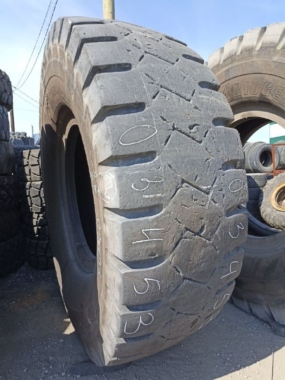 33.00R51 Bridgestone VRDP шина б/у