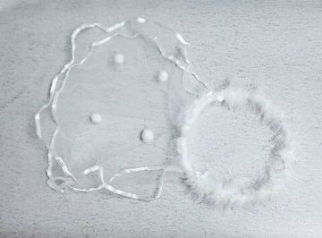 Венок меховой с вуалью, белый