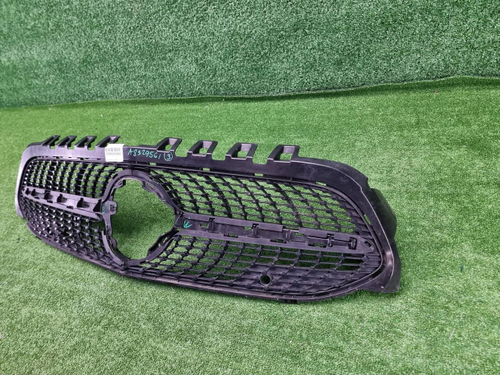 Решетка радиатора Mercedes A W177 (2018-2022)