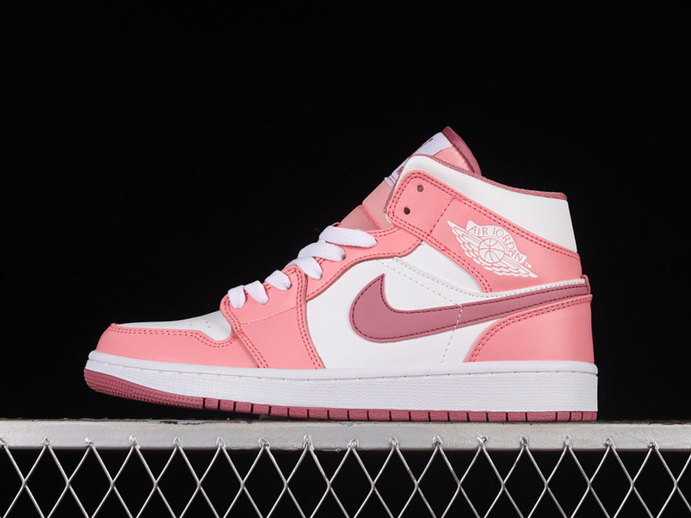 Купить кроссовки Air Jordan 1 Mid Valentine's Day в баскетбольном магазине futbasket.ru