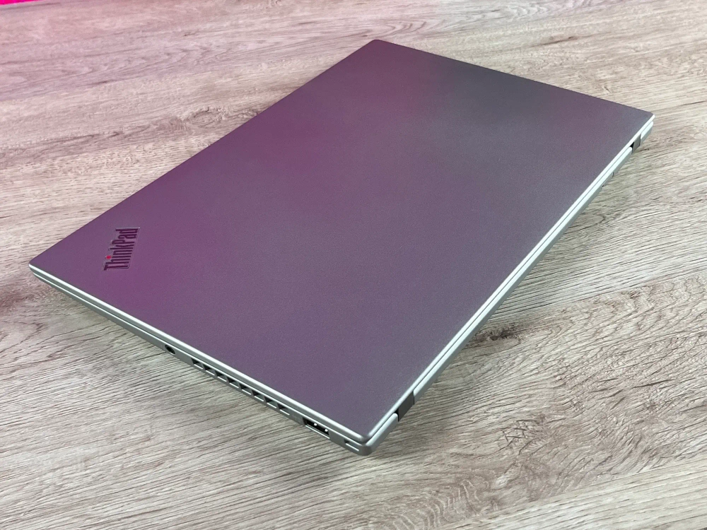 Ноутбук Lenovo ThinkPad X1 Carbon Gen 5 2К, 14" 2560x1440 IPS, Intel Core i7-7600U 3.9 GHz, RAM 16 ГБ, SSD 256 ГБ, Intel HD Graphics 620, Win 10Pro