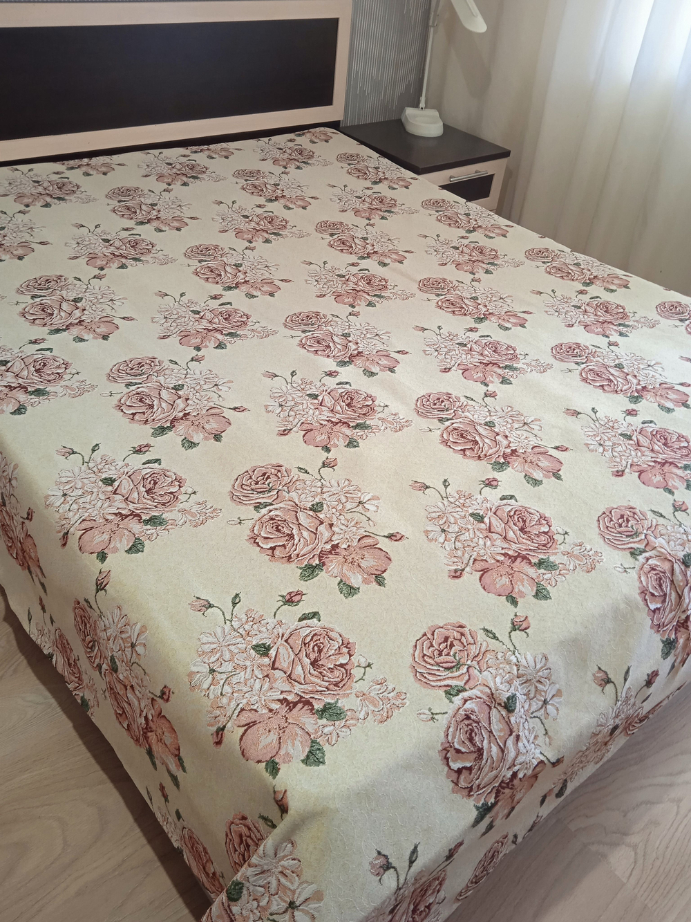 Покрывало гобеленовое Чайная роза 1,5-спальный (150х200)