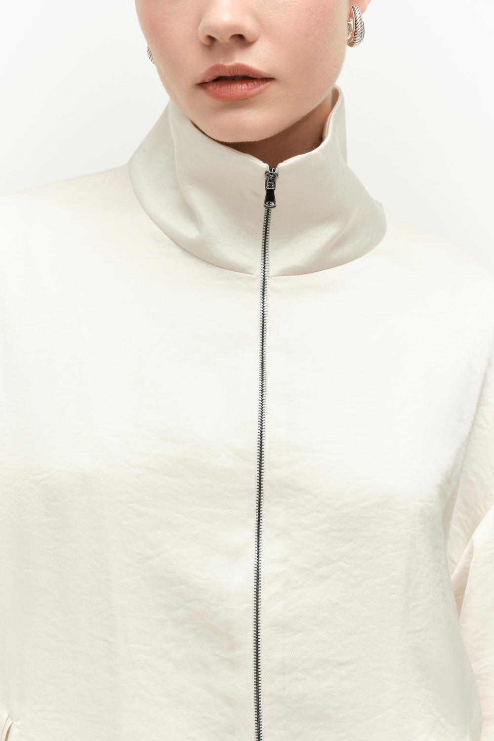 Бомбер струящийся