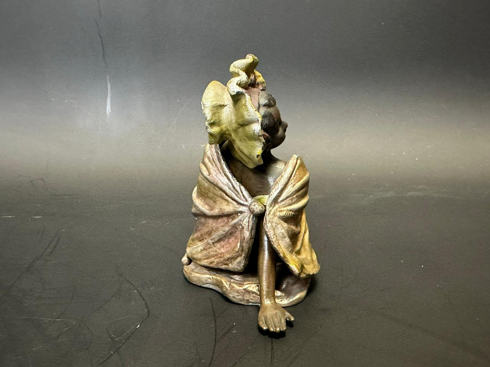 Бронзовая скульптура в стиле Венской бронзы «Девушка с сюрпризом»