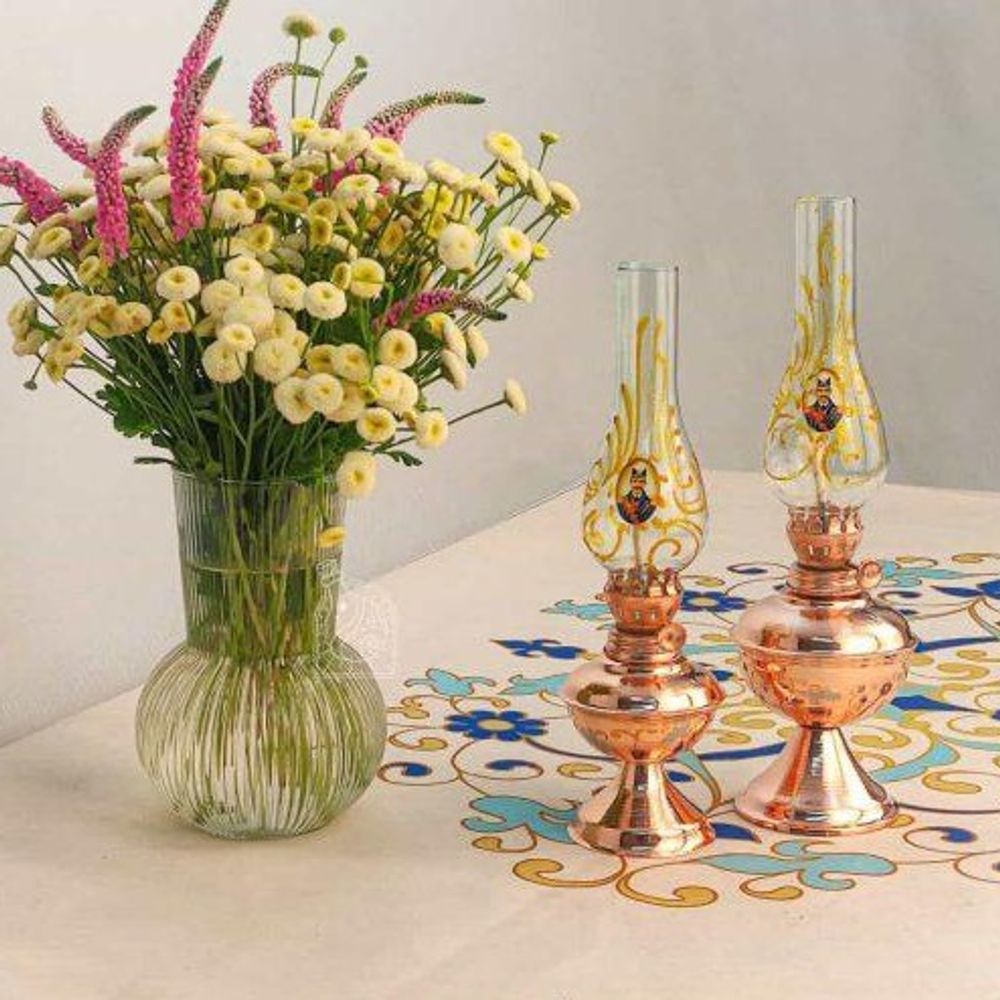 Медная керосиновая лампа с портретом Насир ад-Дин Шаха Exirmes 30220301 Иран Медная керосиновая лампа с портретом Насир ад-Дин Шаха Exirmes 30220301 Иран