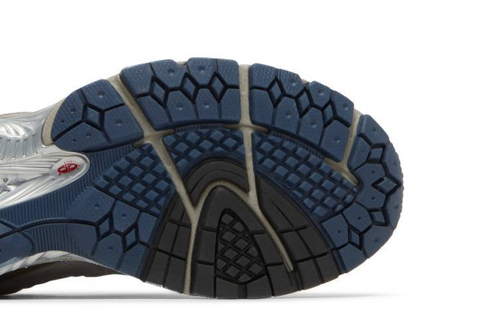 Кроссовки New Balance Nb 2002R Pouch