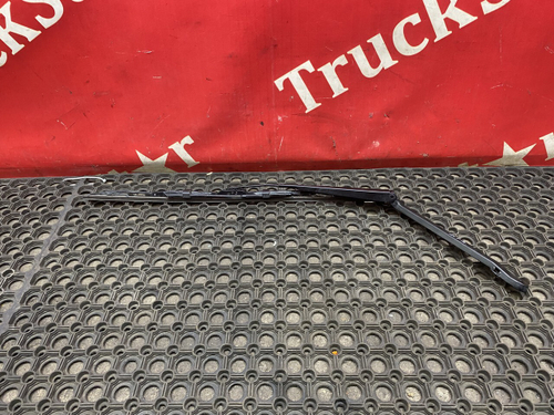 Поводок стеклоочистителя 2024г