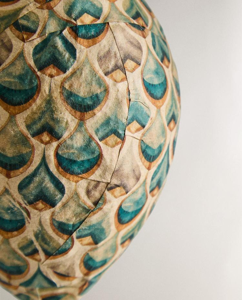 ZARA HOME БУМАЖНОЕ ЕЛОЧНОЕ ИГРУШКА В ФОРМЕ ДЛИННОГО ШАРА, ЭКРЮ