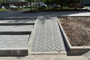 Можно ли укладывать тротуарную плитку на асфальт